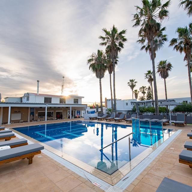 Online bestellen: Aparthotel Captain Pavlos